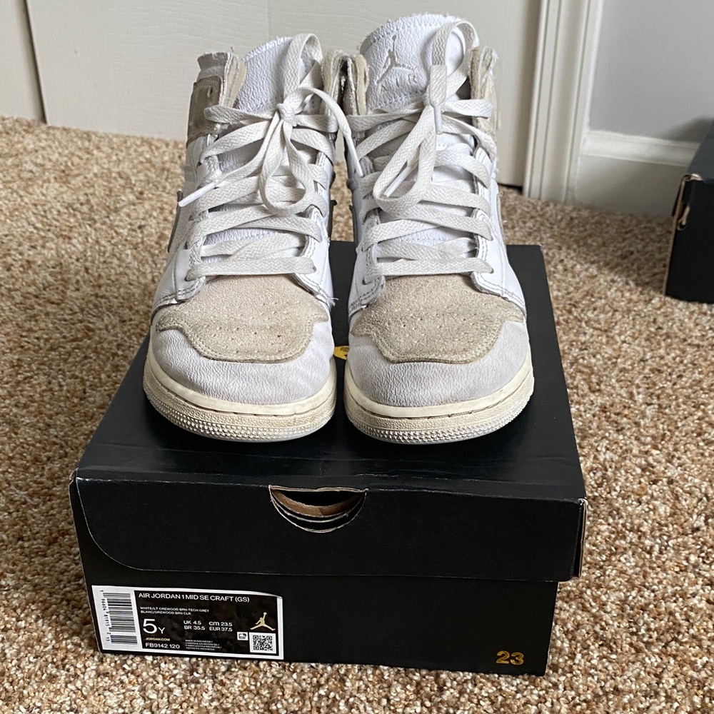Jordan Kids Sneakers in White and Tan